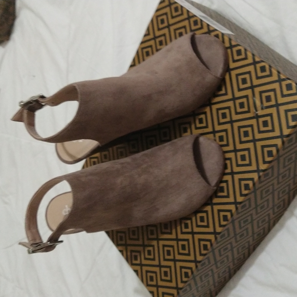 Charles by Charles David Taupe open toe wedges size 6.5